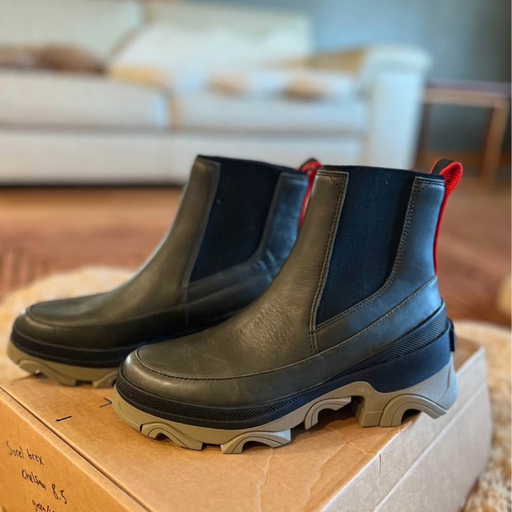 Sorel Women's Green and Black Boots